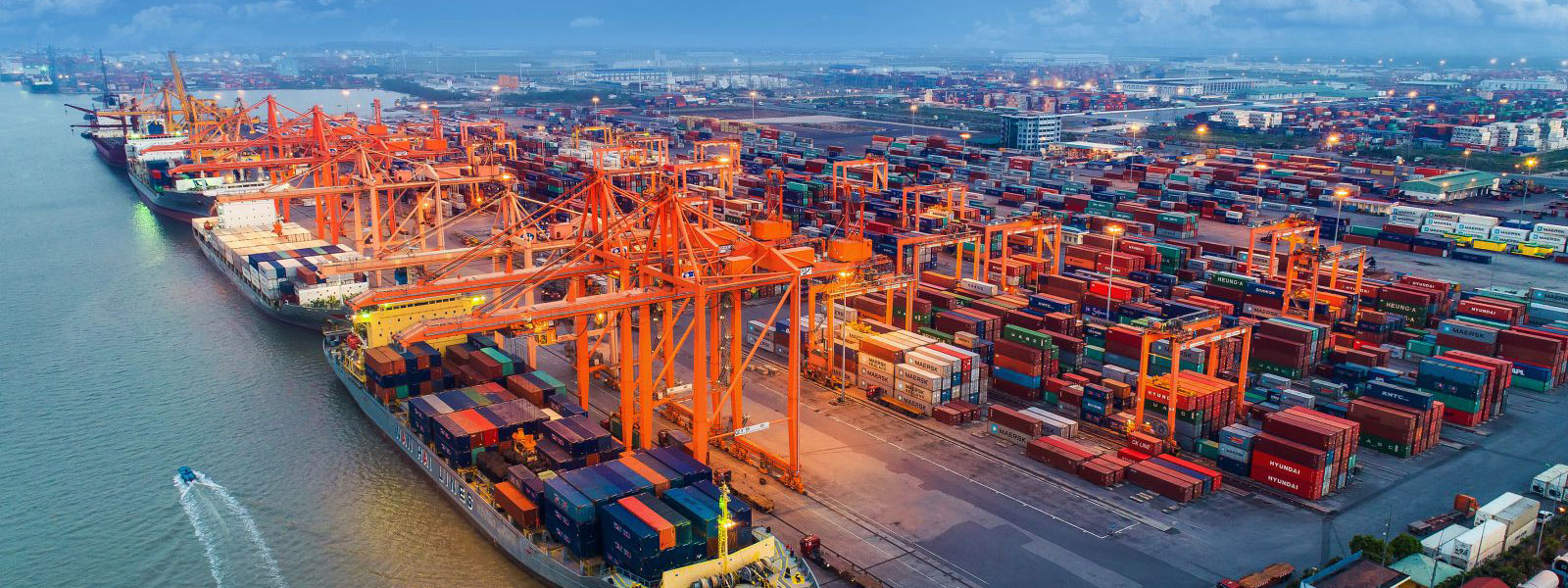 Providing food and beverages for ships